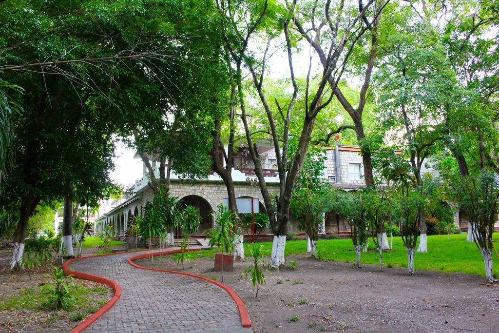 Hotel Spa Taninul Los Puentes ภายนอก รูปภาพ